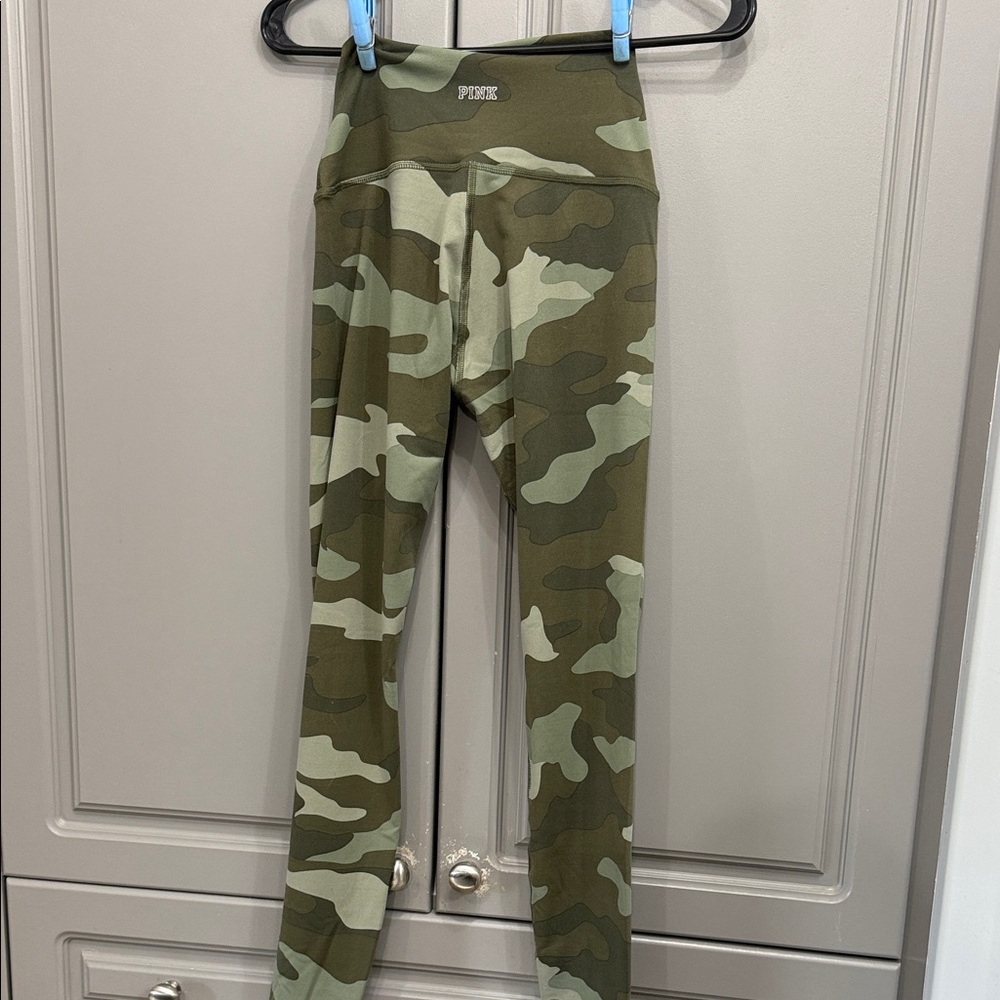 Victoria's Secret Green Camouflage Leggings - Picture 4 of 8
